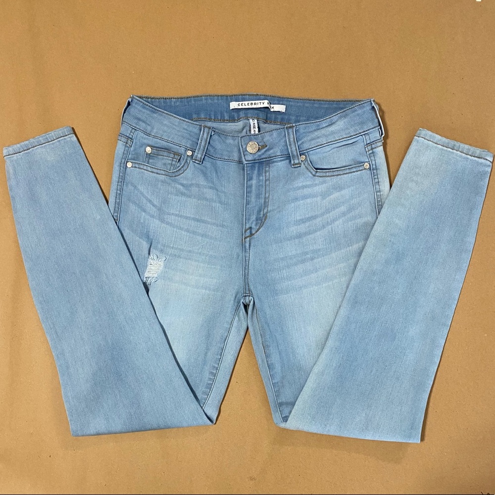 Junior’s Skinny Jeans - Celebrity Pink